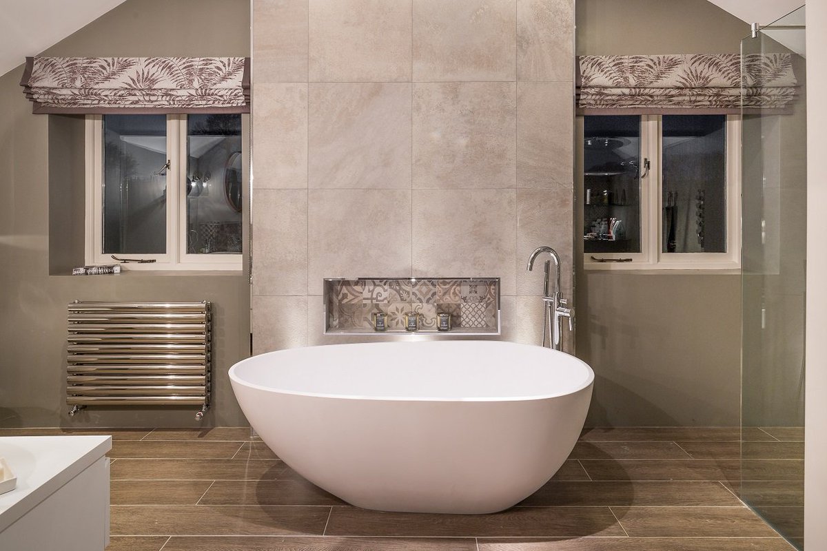 This soft Roman blind in Jane Churchill Amadine with a contrast border in <a href="/HarlequinFW/">Harlequin</a> Naples is a delicate touch in this luxurious bathroom