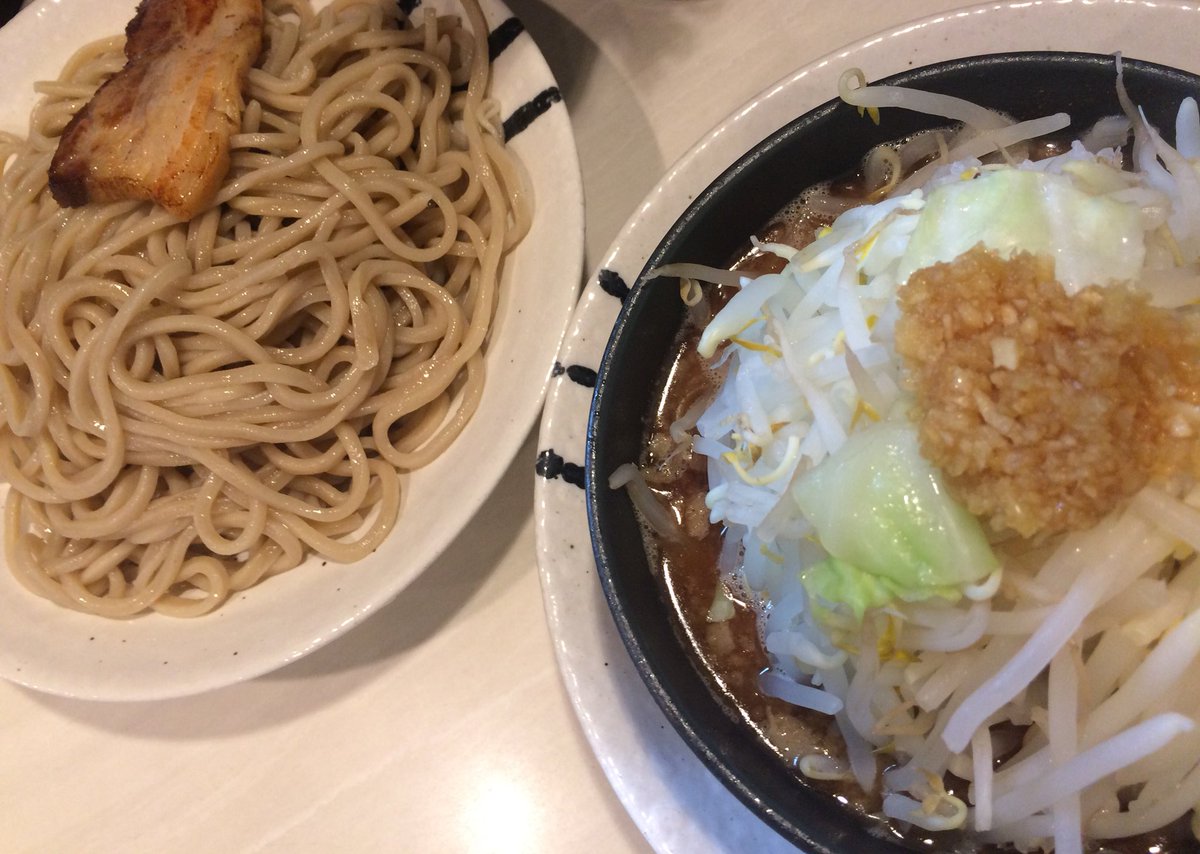 京葉ラーメン日記 どてちん 勝田台 千葉 つけ麺 750円 どて辛が有名な当店だが通常のメニューも旨い 大量のもやしが嬉しい 焦がしチャーシューが冷たいのが少し残念 券売機制 テーブル有り 提供早め 大盛り無料