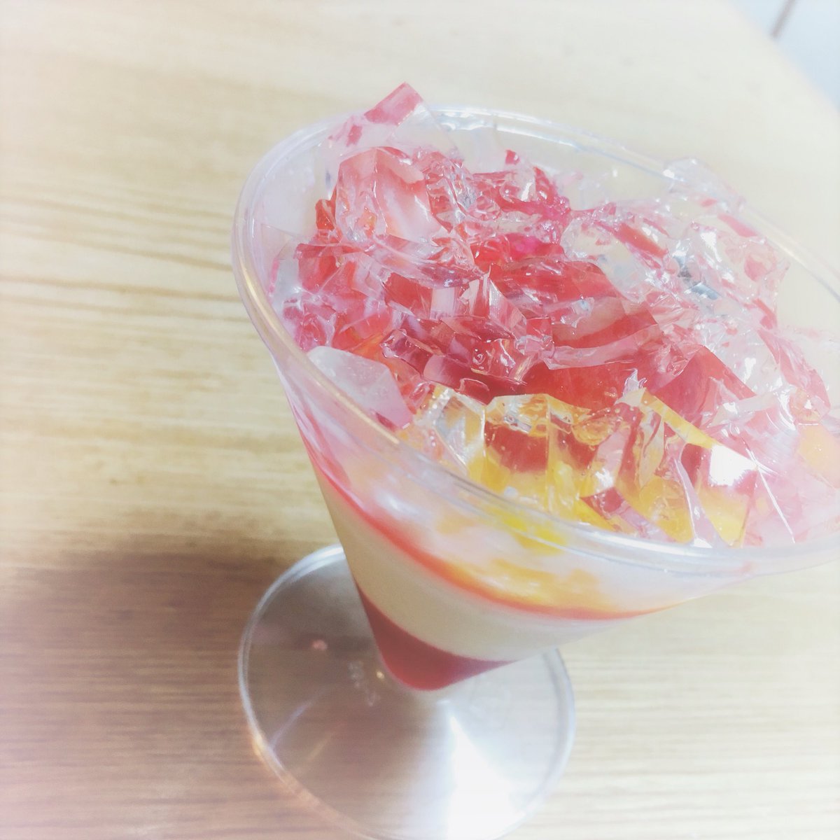 y_Rnon's tweet photo. のんちゃんお誕生日おめでとう🎂✨💕
ほんま1個上とは思えんくらい大人っぽくてでも子供っぽいかっこよくてかわいいのんちゃん大好きです😊💗
これからもずっと応援し続けます🌼💕
会社でいっぱい甘いもんもらったけどのんちゃん誕生日ってことで買ってしまった(๑•🐽•๑) https://t.co/QbzVc6p27W
