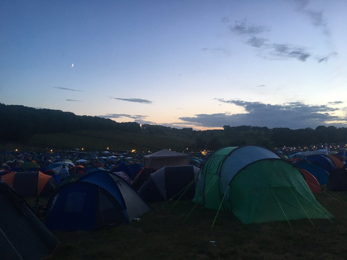 Frankieebiggs's tweet photo. Beginning vs End 😬#YNOTfestival #YNOT2017 https://t.co/RkRGX9IWkk