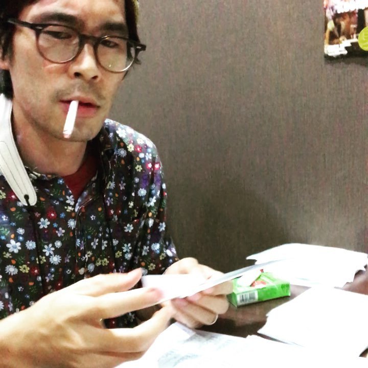 matsumulion's tweet photo. 【No.59】
#帰ってきた1日1松村
comment:内職と松村。リハの合間に新譜宣伝用の内職です。そんな僕らの次のライブは8/7松山の光徳院と8/12表参道CAYでのikkubaruとのライブです!どちらも楽しみなライブ!ぜひぜひお越しください!
#松村 #matsumu… https://t.co/jye30chsZr
