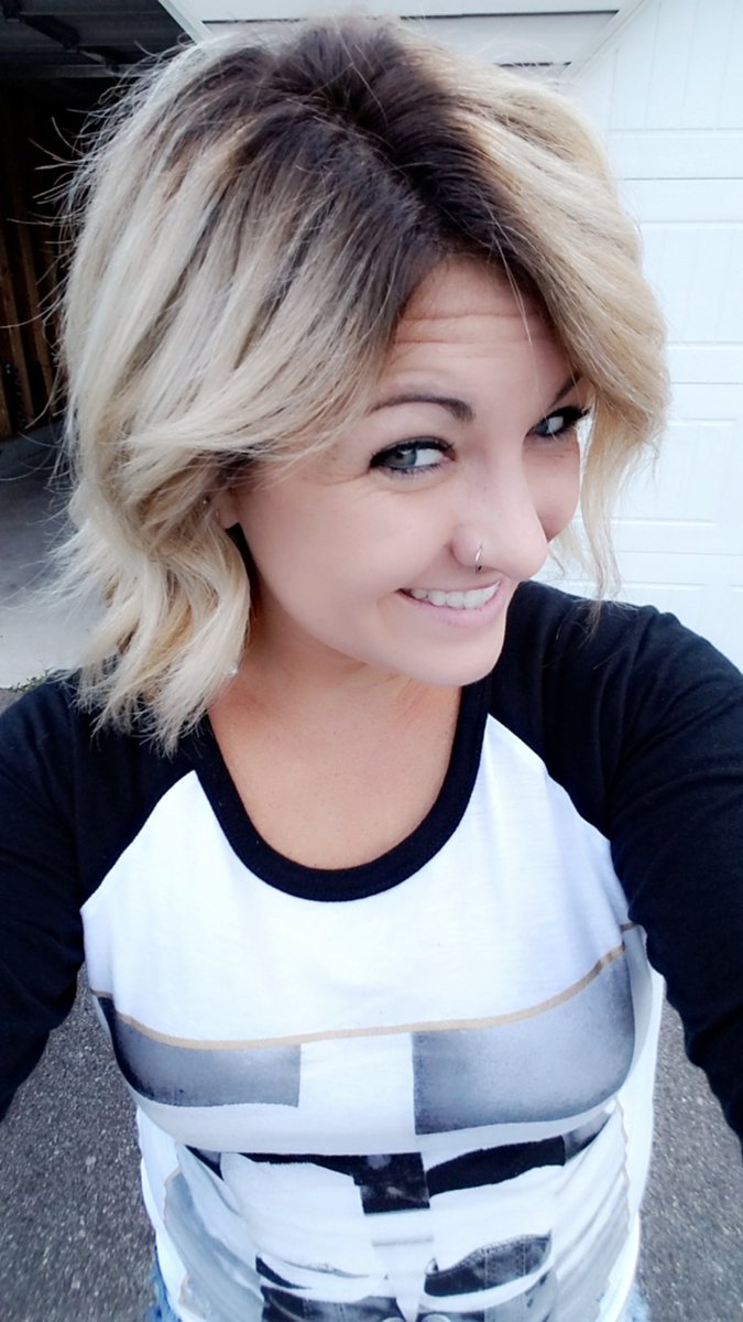 taybuehler's tweet photo. 🙃🙃 # blonderisbetter #shortandsassy https://t.co/kXNbO9Q7g0
