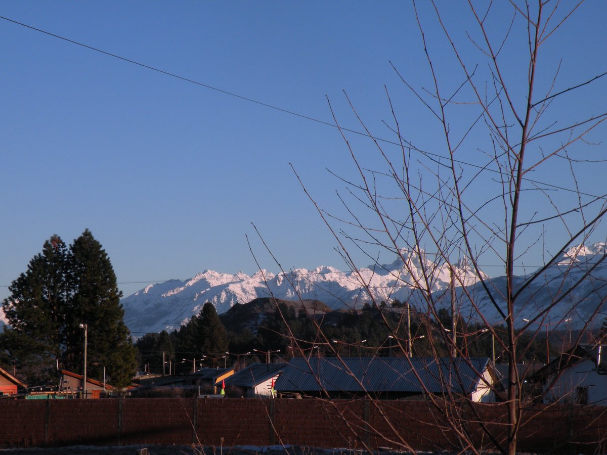 sendascholila's tweet photo. @todonoticias #estefindeBuen día desde Cholila, Chubut con la vista del Cerro Tres Picos y El Morro de fondo. https://t.co/kxEcsMFXyg