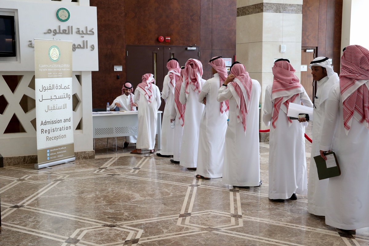 KSAU_HS's tweet photo. تبارك الجامعة للطلاب والطالبات المقبولين في برنامج ⁧#البكالوريوس⁩ للعام الأكاديمي القادم وتتمنى لهم التوفيق والسداد في مشوارهم الجامعي. https://t.co/ApQNvAtGSa