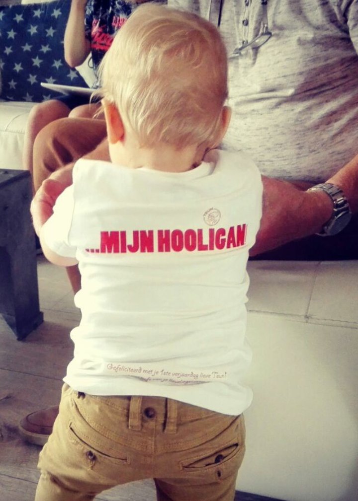 StaceyStolwijk's tweet photo. @Jebroer Kijk eens naar je jongste fan! #megabber #Teunemans https://t.co/CbY8Wp1R04