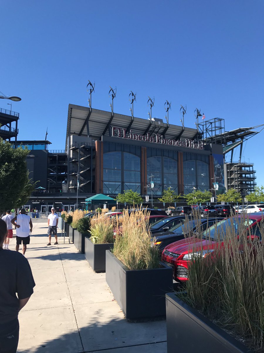 EaglesTakes's tweet photo. Beautiful day to be back at @LFFStadium https://t.co/Jv33nFEDoH
