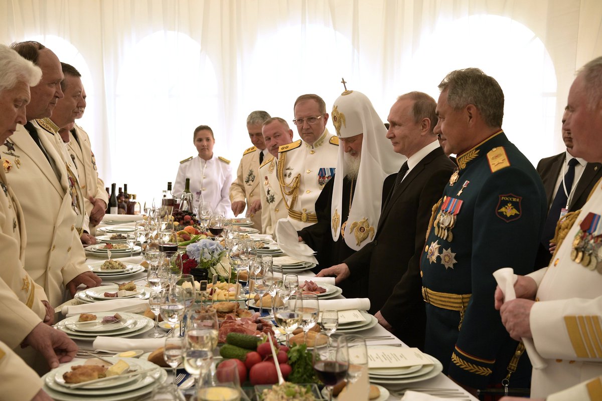 KremlinRussia's tweet image. В историческом здании Главного Адмиралтейства состоялся приём по случаю Дня ВМФ bit.ly/2vbD0oR