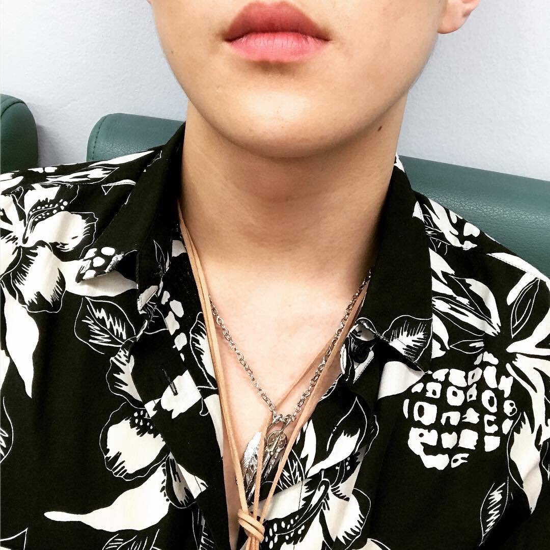BUBBLETEAHOLIC's tweet photo. ซูโฮฮยองไม่เข้าใจว่าเซฮุนคิดอะไรอยู่ตอนถ่ายเซลก้าครึ่งหน้าแบบนี้ แต่ก็ทดลองทำตามเจ้ามังเน่ ㅋㅋㅋㅋㅋㅋㅋ https://t.co/dZdyhhrsLF
