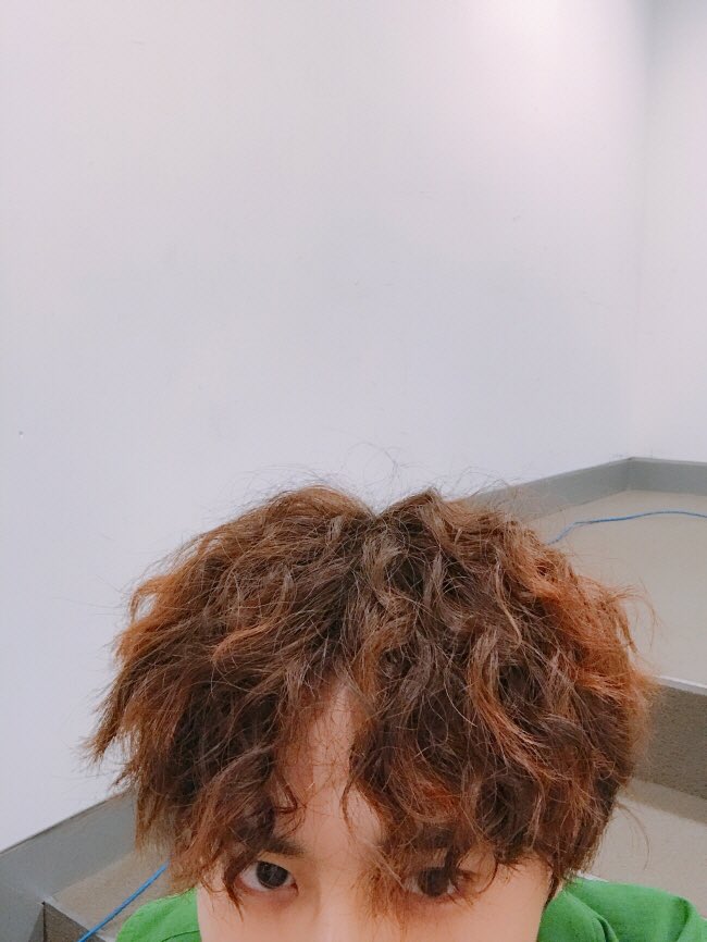 BUBBLETEAHOLIC's tweet photo. ซูโฮฮยองไม่เข้าใจว่าเซฮุนคิดอะไรอยู่ตอนถ่ายเซลก้าครึ่งหน้าแบบนี้ แต่ก็ทดลองทำตามเจ้ามังเน่ ㅋㅋㅋㅋㅋㅋㅋ https://t.co/dZdyhhrsLF