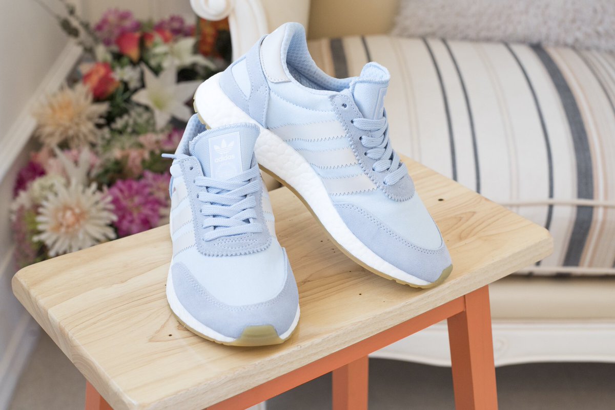 발목을 다쳐서 너무 슬픈 명은이😢😢😢 2022에서 선물한 운동화 신고 열심히 연습해서 무대 잘 끝냈어요ㅠㅠㅠ 멋진 무대 보여주기 위해 쏟은 명은이의 시간들과 땀방울들 잊지 않을게ㅠㅠㅠㅠ