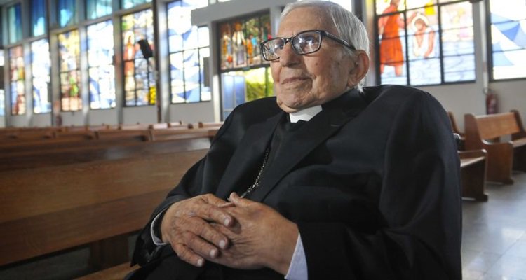 Padre Armando comemora um século de vida dedicado à Igreja Católica - goo.gl/WivprB