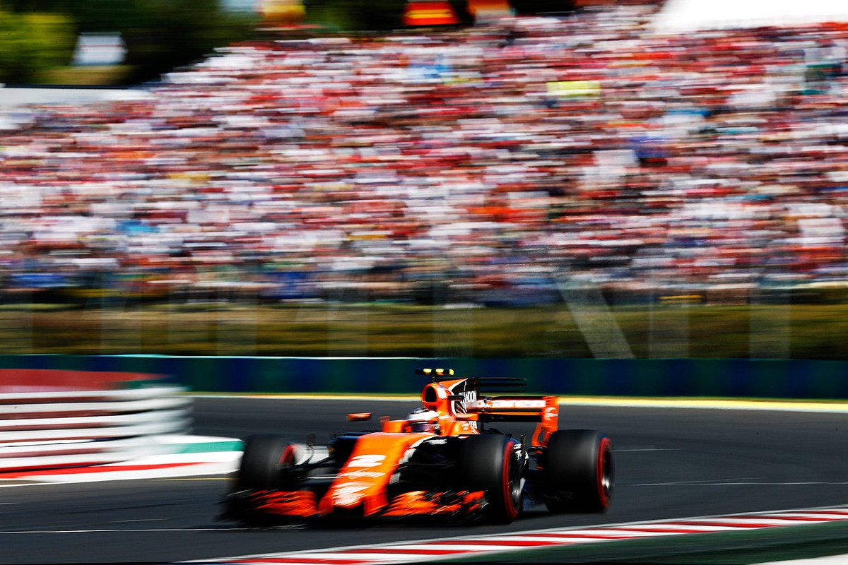 Stoffel comes home in P10 to round up a double-points finish for McLaren Honda. Nice work, guys. 👏👊
