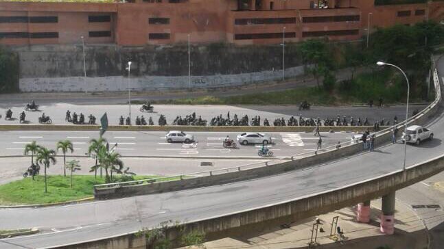 ReporteYa's tweet photo. #30Jul 9:49am Distribuidor Santa Fe a esta hora. No dejarán que se haga concentración #Caracas https://t.co/KYbPcpAISk - @RoccoPirillo