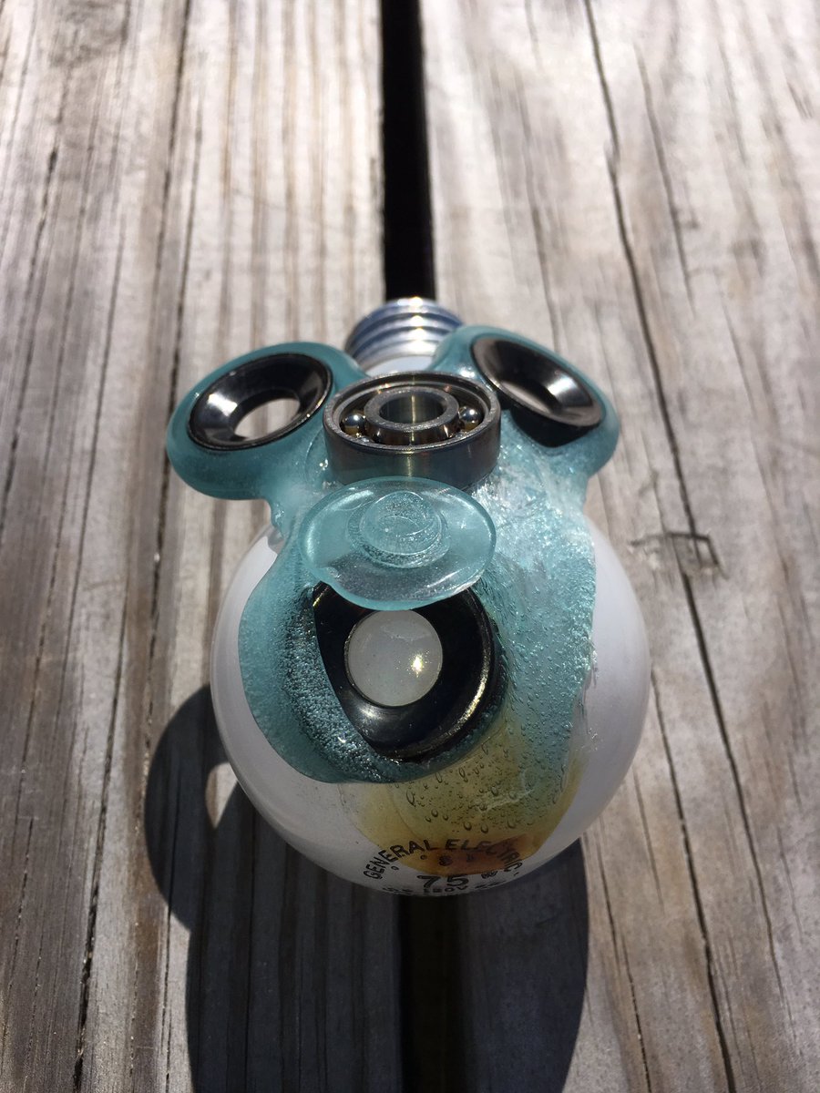 mudchannel's tweet image. #fidgetspinner Hey kids don't charge your glow in the dark fidget spinners on the light bulb! Otherwise #heedthecall