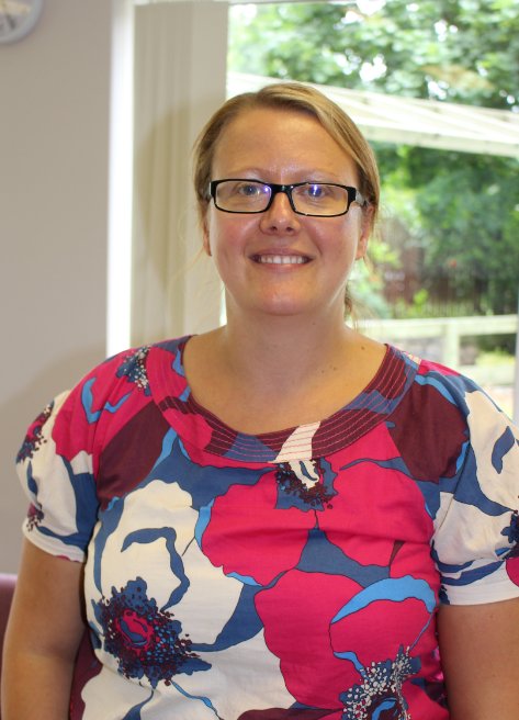 NHSE_WTE's tweet photo. Louise small talks about her plans to become a nursing associate @stgemmashospice #nursingassociates #shapeofcaring https://t.co/ixD8llJagi https://t.co/D8XcZtt1PZ
