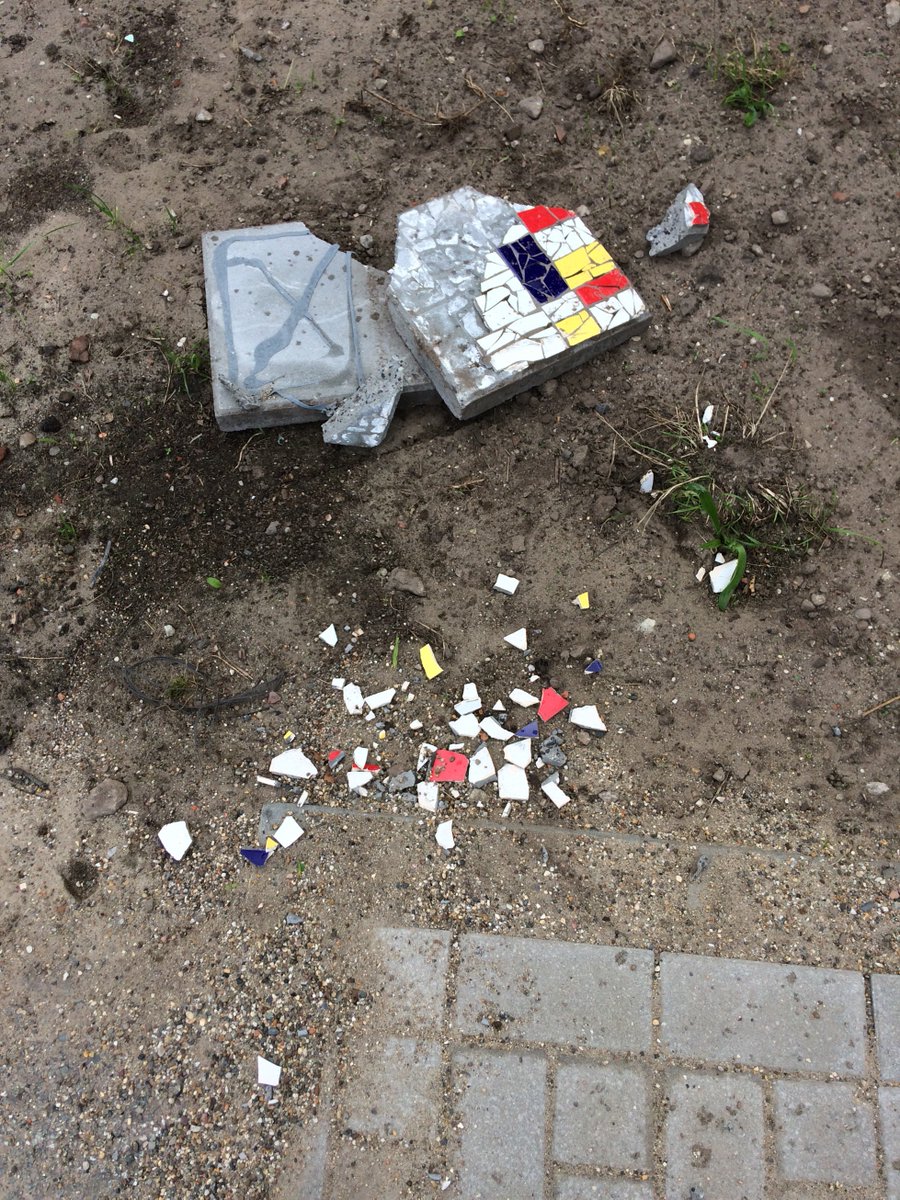 EijndenGeert's tweet photo. Nog maar enkele weken is de 'Dommelsche Mozaiëk Wandeling' gereed. Vandalen waren helaas aan de 'wandel'. https://t.co/j5Kg0BDjRV