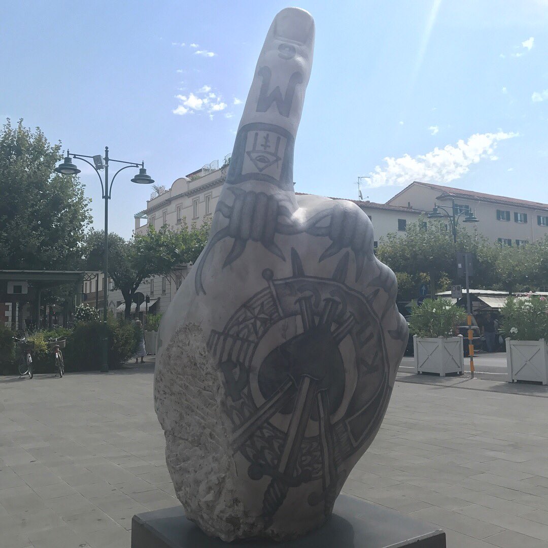 1908_fdm's tweet photo. Tattooed sculpture by Fabio Viale in front of the Fortino
.
.
.
#hotel1908 #fortedeimarmi #fabioviale #tattoo #sculpture #art #photooftheday https://t.co/ufq4zgurZ4