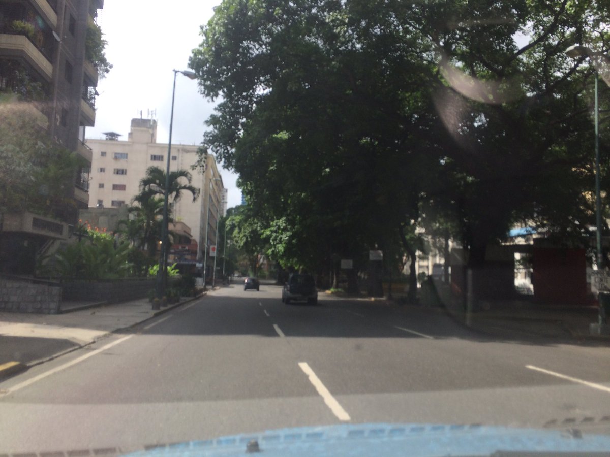 yanitzaleonnoti's tweet photo. #30Jul no se ve ambiente electoral. Calles  de La Candelaria y San Bernardino bastante solas 10:00am @CaraotaDigital https://t.co/8IVMMCl8Cu