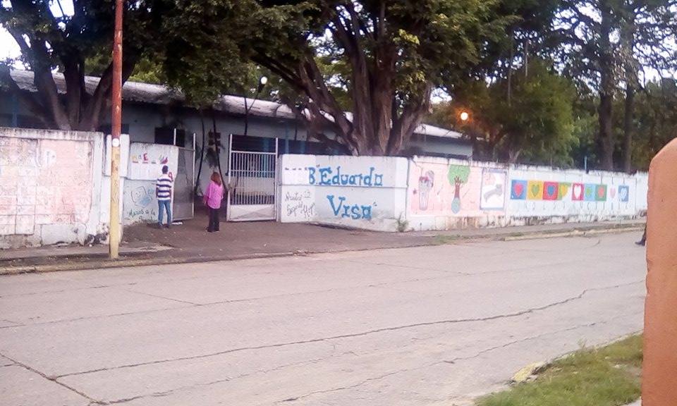 NejerTailor's tweet photo. Centro de Votacion E.B. Eduardo Viso (La Michelena) Valencia Edo. Carabobo #30J Hora 9:00am @AndrewsAbreu @trafficVALENCIA @sandiegovial https://t.co/R1WEUZ5kCE