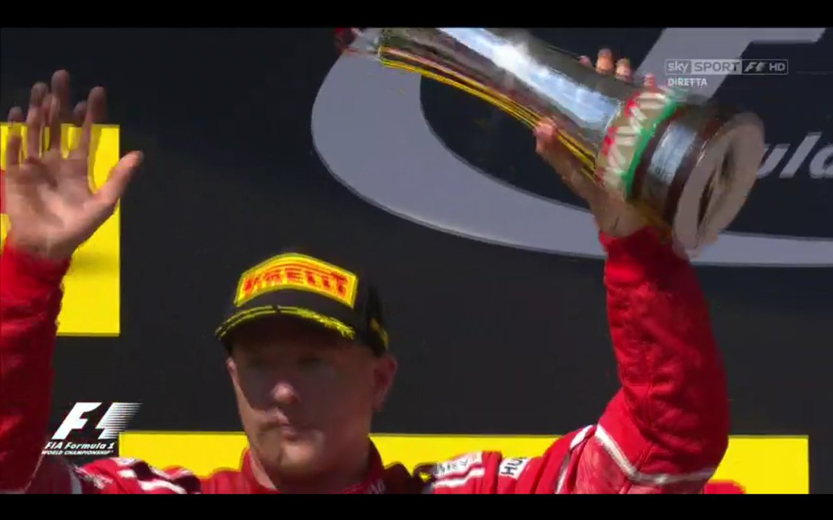 SkySportF1's tweet photo. Tutta la gioia della @ScuderiaFerrari 🔴🇮🇹 #SkyMotori https://t.co/d30nDipctD