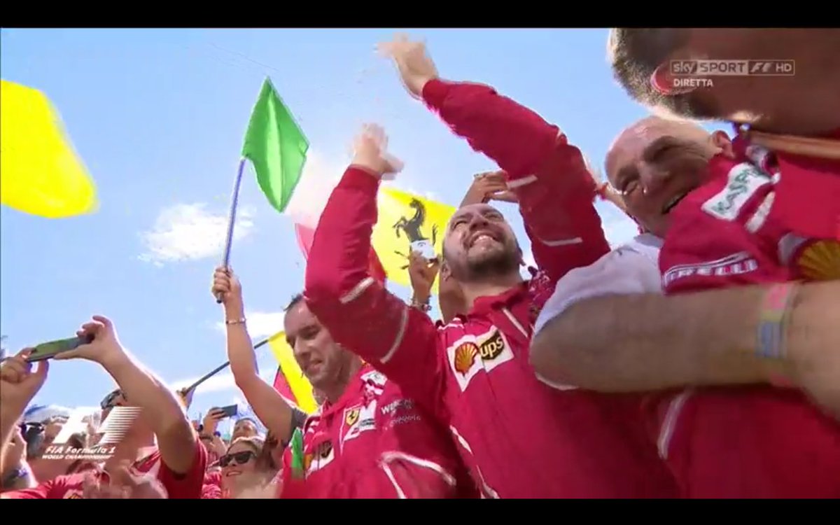 SkySportF1's tweet photo. Tutta la gioia della @ScuderiaFerrari 🔴🇮🇹 #SkyMotori https://t.co/d30nDipctD