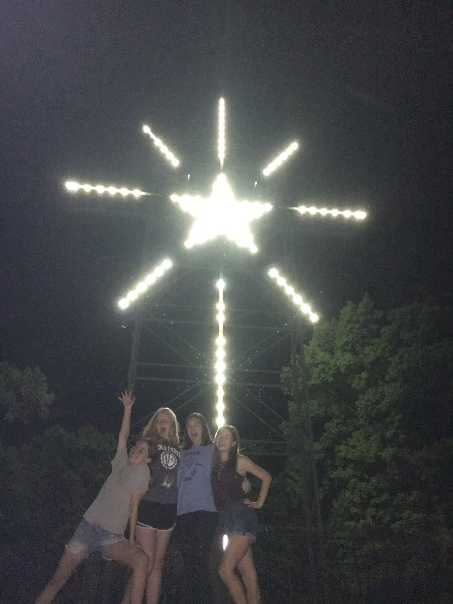 katie7912's tweet photo. hbd to my bff!! thank you for countless adventures and for awesome playlists. don't know what I'll do without you this fall, ilysm 🎈🎉❤️ https://t.co/nzI4TXeGZA
