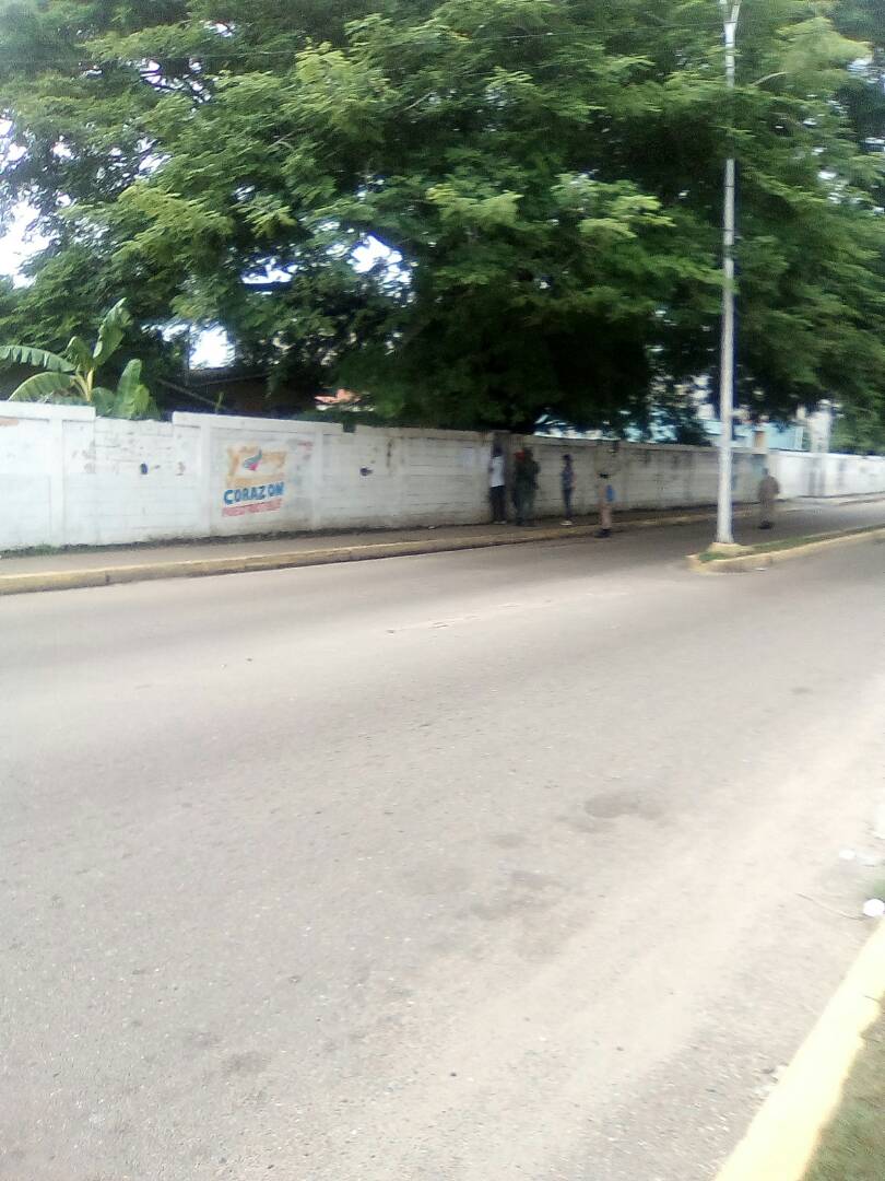 #AHORA Ni una sola persona se acerca al Cto. votación #LeonardoAgrinzones #McpioBiruaca #EdoApure #VzlaREPUDIAFraudeConstituyente #30Jul