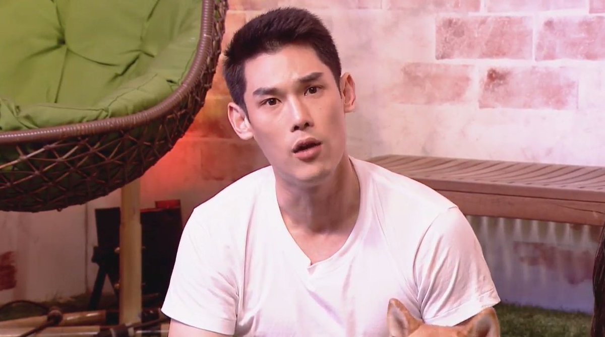 missp_0393's tweet photo. "ถ้าไปดูคนเกาหลีกินทุเรียน ขอให้แฟนไม่รัก พ่อแม่ไม่รัก ขอให้อ้วน" 
เมื่อคุณหน้ากากสามีโวยวายอยากให้ห้องไลฟ์ตัวเองถึง10K
#BattleTV #กันต์ 😂 https://t.co/O8YyEMMH78