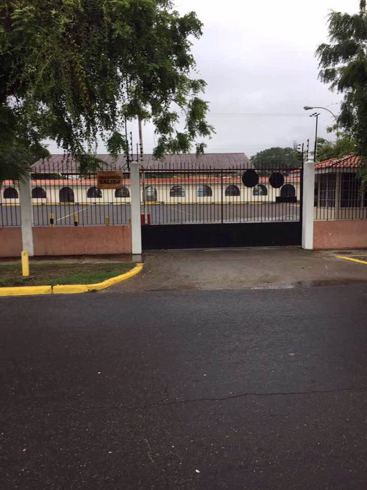 mpasarella25's tweet photo. #30Jul así están 4 de los CV + emblemáticos d #CiudadBolívar Tomas d Heres, Peñalver, Las Nieves y Grupo Mérida #constituyenteFraudeEvidente https://t.co/7vl85NwvY0