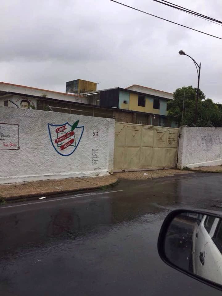 mpasarella25's tweet photo. #30Jul así están 4 de los CV + emblemáticos d #CiudadBolívar Tomas d Heres, Peñalver, Las Nieves y Grupo Mérida #constituyenteFraudeEvidente https://t.co/7vl85NwvY0