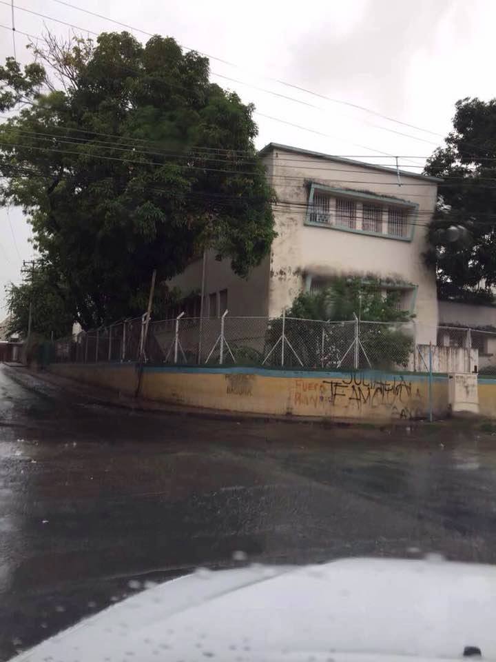 mpasarella25's tweet photo. #30Jul así están 4 de los CV + emblemáticos d #CiudadBolívar Tomas d Heres, Peñalver, Las Nieves y Grupo Mérida #constituyenteFraudeEvidente https://t.co/7vl85NwvY0