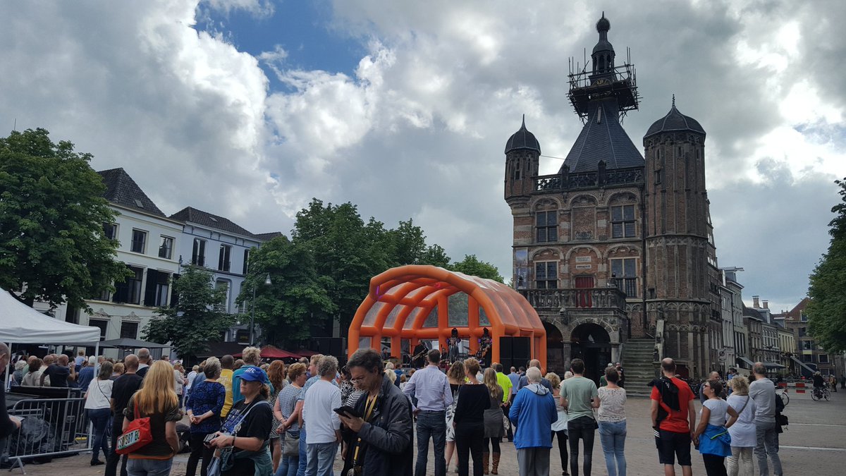 EK2017Deventer's tweet photo. De Fanzone stroomt vol. Kom ook een kijkje nemen op de Brink in Deventer met de band New Cool Collective! #engfra #WEURO2017 https://t.co/9VoGZzxeW0