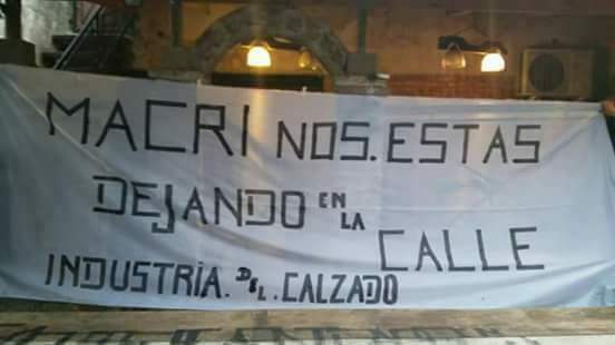 Mañana nos movilizamos compañeros del calzado  #BastaDeDespidos  camino de cintura y 9 de abril ESTEBAN ECHEVERRÍA 9hs 👞💪🖐🖐🖐