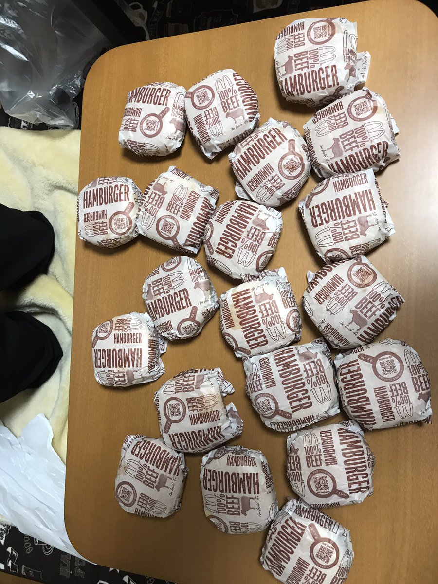 StDiiky's tweet photo. メアリ観てウワァ〜って映画館で感動した〜😆セカオワがめっちゃいい感じで素晴らしかった！

からの〜ハンバーガー10個食べて死んでるなう…いい思い出 https://t.co/x3ime1FyVF