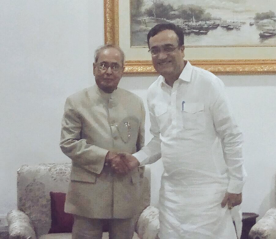 ajaymaken's tweet photo. Met Pranab Da yesterday!
He always motivates and enthuses us with his rich experience and anecdotes-which are so relevant in present times! https://t.co/cIRVzFqru2