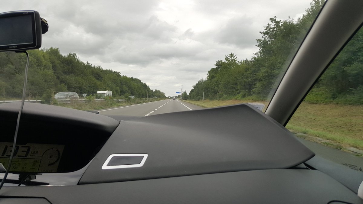 Magmagdu91's tweet photo. @Citroen @CitroenFrance - Le plastique de notre C4 Picasso se décolle. Que proposez-vous pour remédier à ce défaut de fabrication? Merci. https://t.co/PYMOgIUK4r