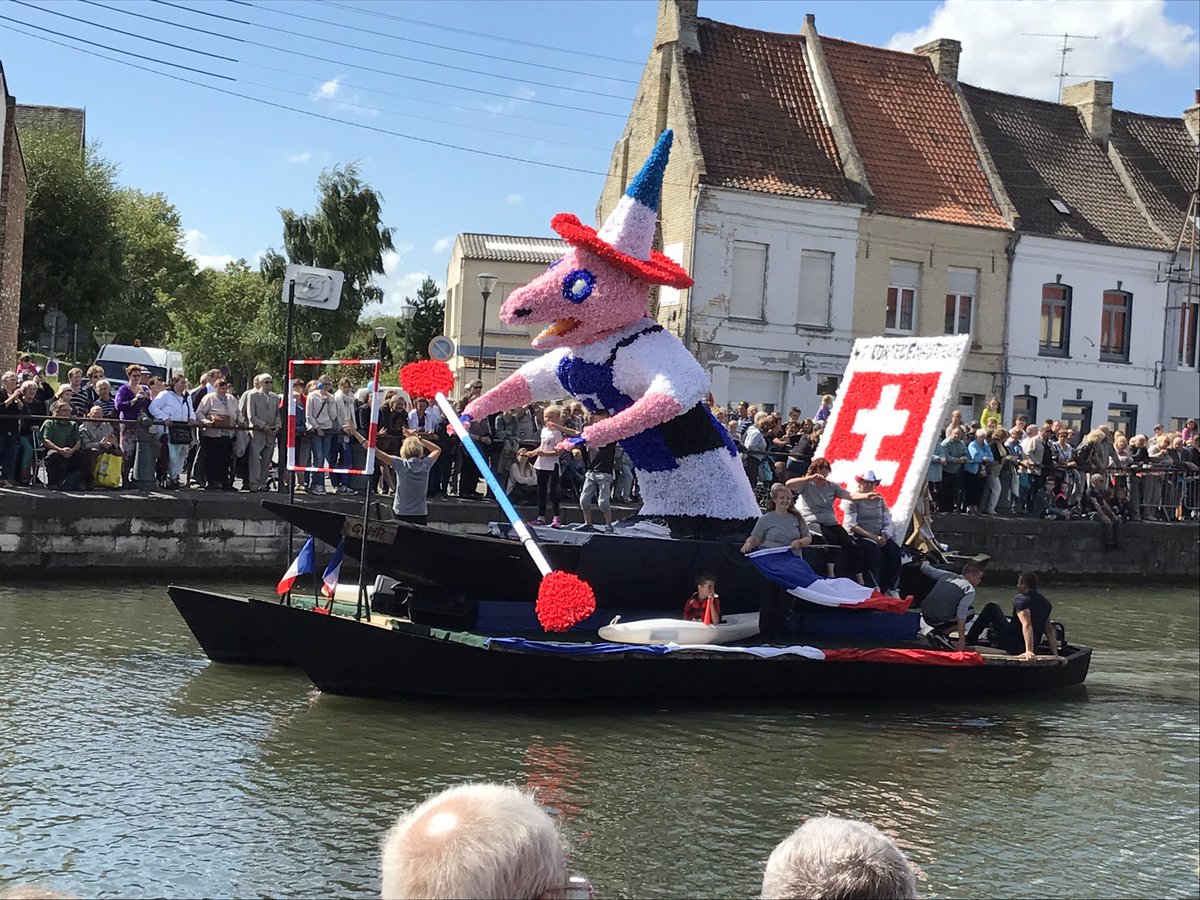 fdecoster's tweet photo. 41ème cortège nautique du #GLHP : c'est parti pour une nouvelle édition d'une manifestation qui incarne si bien l'identité de #Saintomer ! https://t.co/ml6S5JBnOM