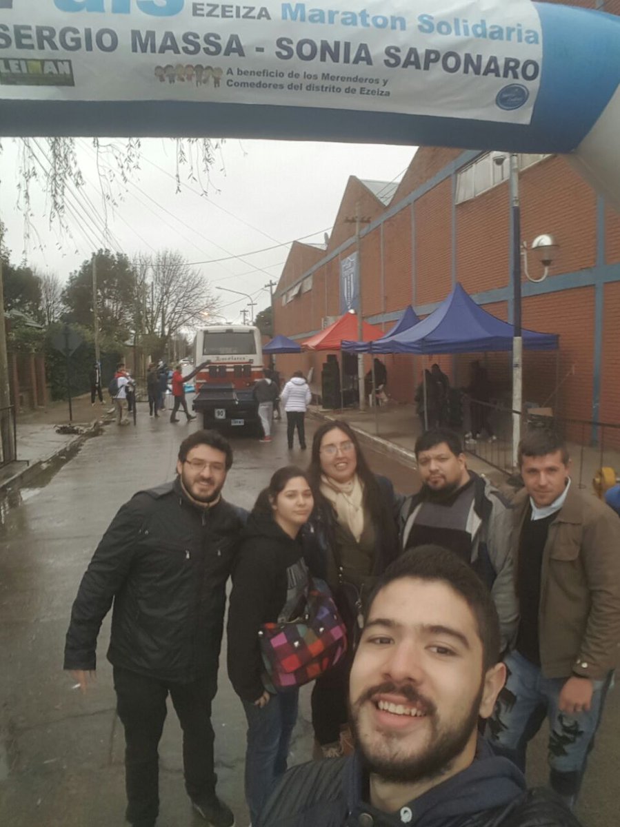 jgenbuenosaires's tweet photo. En Ezeiza, a pesar de la lluvia, maratón solidaria! #JovenesEnCampaña @Beboxrz https://t.co/rqE794TKNJ
