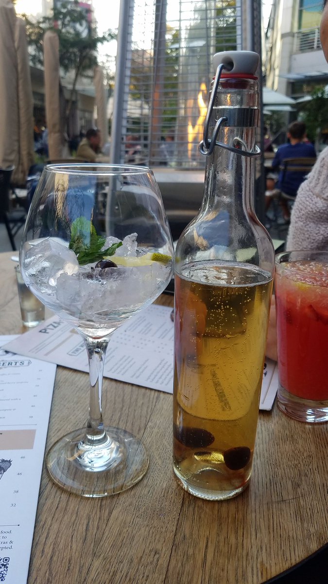 <a href="/pizaevino/">Piza e Vino</a> Ending my Sunday like this...Awesome. The waitron spilt our tequilas, but this 'Jameson's Surprise' is making me forget about it.