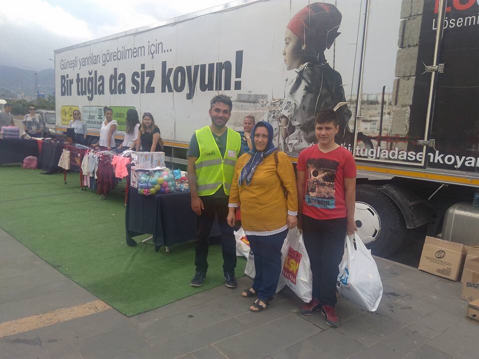 LÖSEV #iyiliklerTırı bugün #Giresun'da mutluluk dağıttı 🚚 
31.07.2017 tarihinde LÖSEV #iyiliklerTırı #Trabzon'da olacak...