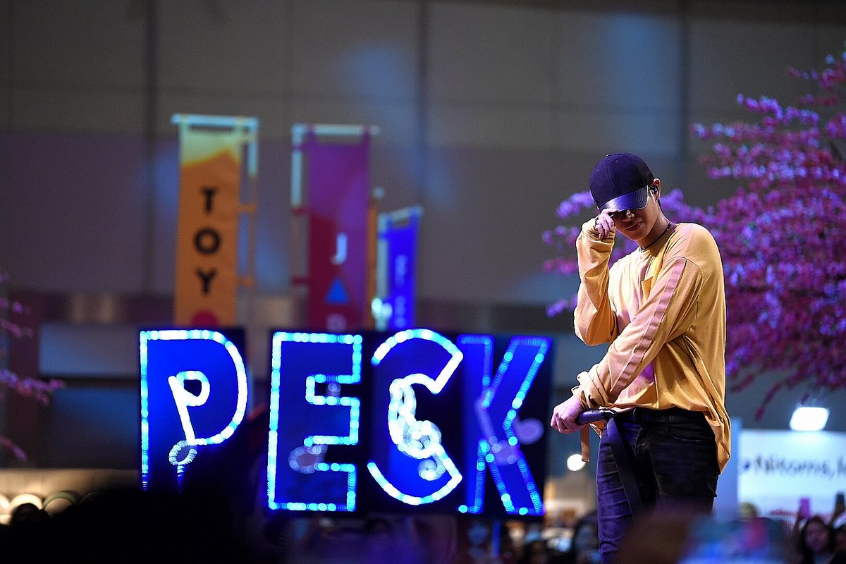 MakeYourDreamP's tweet image. คือมาดู bnk แต่รูปเป๊กเต็มกล้องเลยคืออะไร 555
#เป๊กผลิตโชค #palitgallary