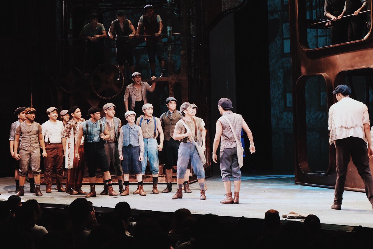 enjoyGLOBE's tweet photo. This is how we #CreateHeadlines for #GlobeLive9WTNewsies! 😍 https://t.co/UuTjbpkHlq