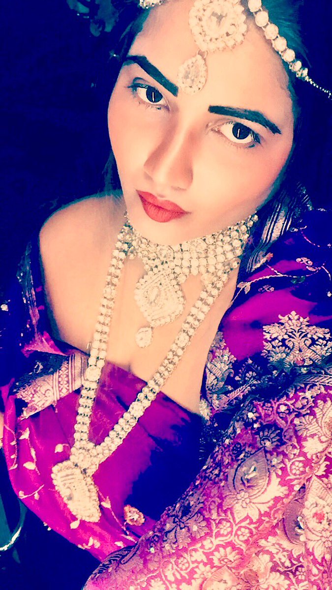 spurti_itkar's tweet photo. Shooting for something new keep watching https://t.co/rDuesYuMhw