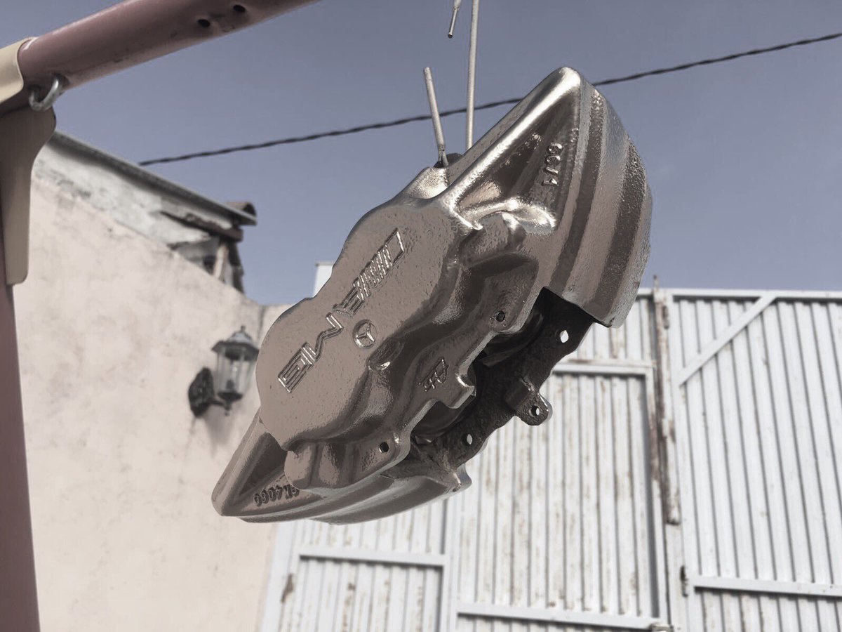 Y cuando digo ponerle frenacos al Halcón Milenario, me refiero a esto: