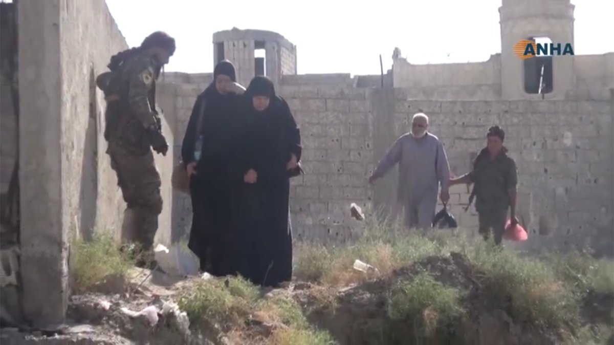 AlcuinBramerton's tweet photo. #Syria: Video: #Raqqa civilians liberated from #ISIS by #SDF & #Kurdish units tell their stories. https://t.co/fE2x6o8ESa #1ab #Rowda #Barid https://t.co/QZQpyOWPFL