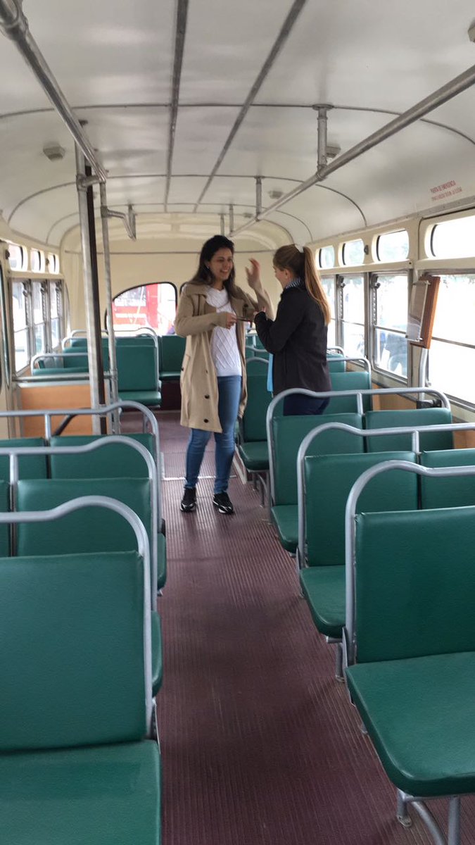 MAlvaradoMR's tweet photo. Muchas personas se acercan a recorrer el #Trole Alfa Romeo que circuló x las calles de #Rosario desde 1961 a 1985 🚃 #MuestraCochesAntiguos https://t.co/ekwkvPDMuI