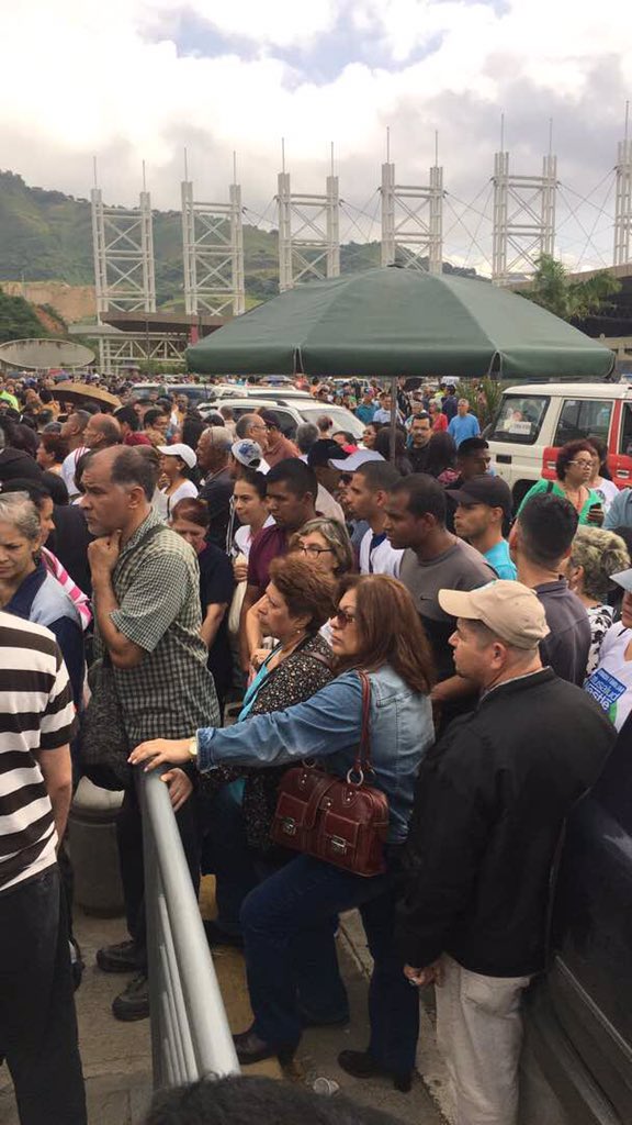 MirabalRoberto's tweet photo. Gracias al Poder Electoral, ejerzo mi derecho al sufragio en la Constituyente, por La Paz y por una mejor Venezuela. #VenezuelaVotaHoy https://t.co/V21m1EiOyE