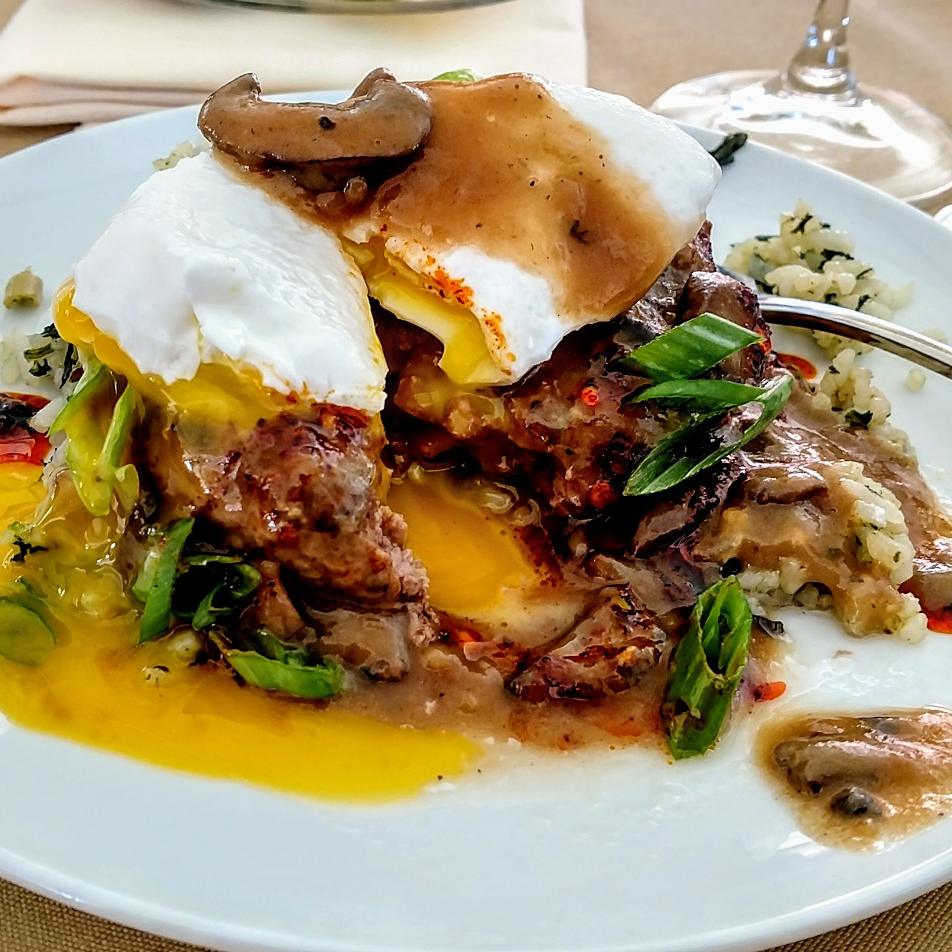 KitchenCru's tweet photo. Loco Moco money shot @IPNC #IPNC2017 because @TommyHabetz @bunksandwiches are monsters. #bunkdontlie https://t.co/7UbvTeiSY5