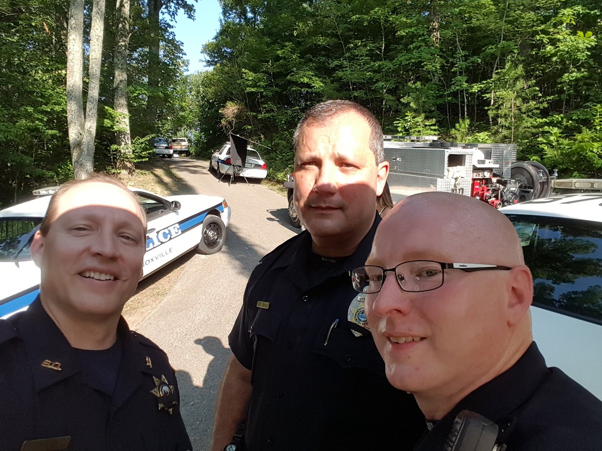 mscottmcdonald's tweet photo. Fun times on set of Homicide Hunters w/ these 2 actual cops Gez &amp; Chris. They provided much needed technical advice &amp; expertise! @5_0Talent https://t.co/e6BR171EG0