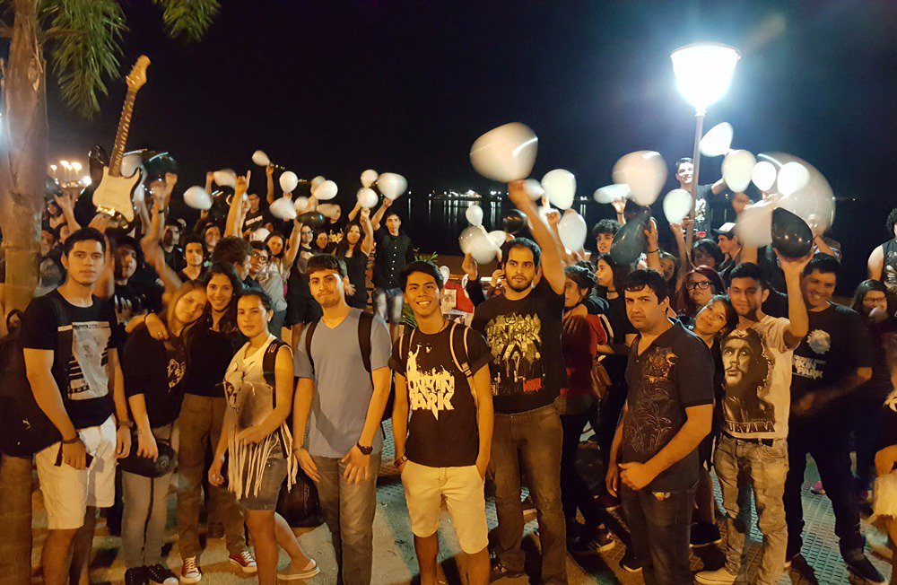 LinkinParkinPy's tweet photo. @phoenixlp Memorial in Asunción, Paraguay ♡ #ChesterLegend https://t.co/VGJZLDq9CD